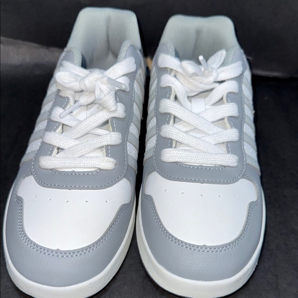 K-Swiss KSSM32Y Low Sneakers – Gray/White – Women’s Size 6 - Picture 2 of 9